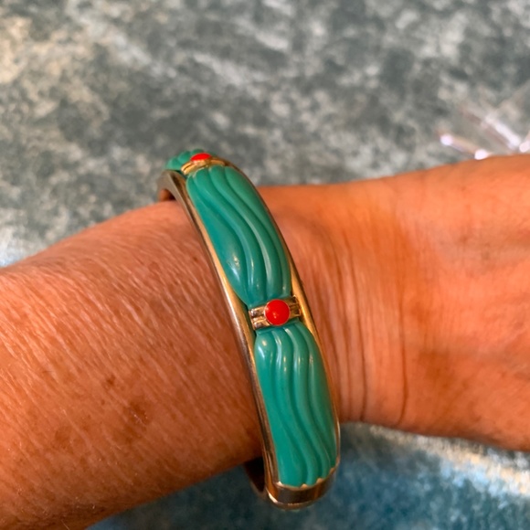 Vintage Green and Red Metal Bangle Bracelet - Picture 3 of 4